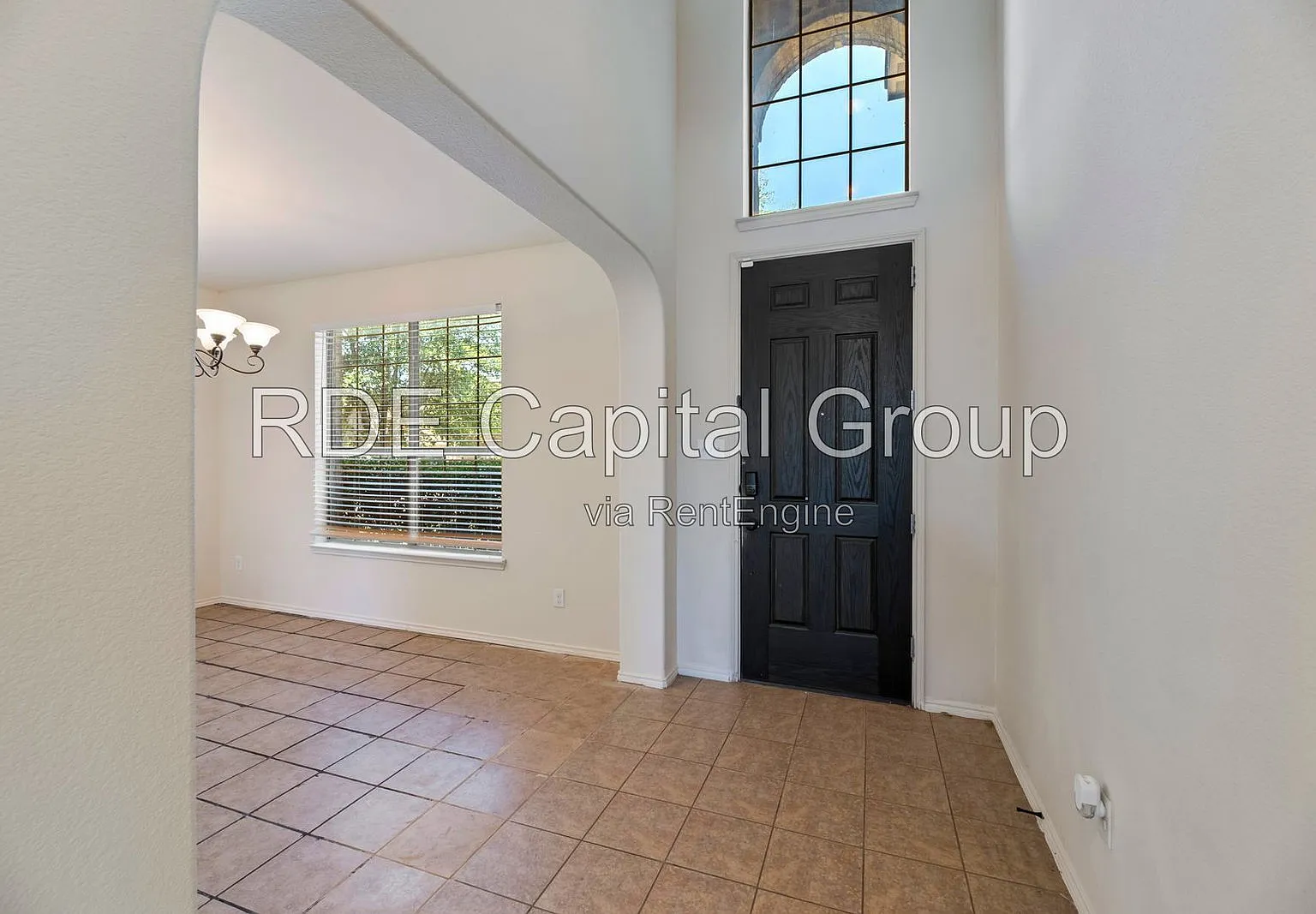 4 bed, 2.0 bath, 2448 sqft, $2,615 — Photo 4