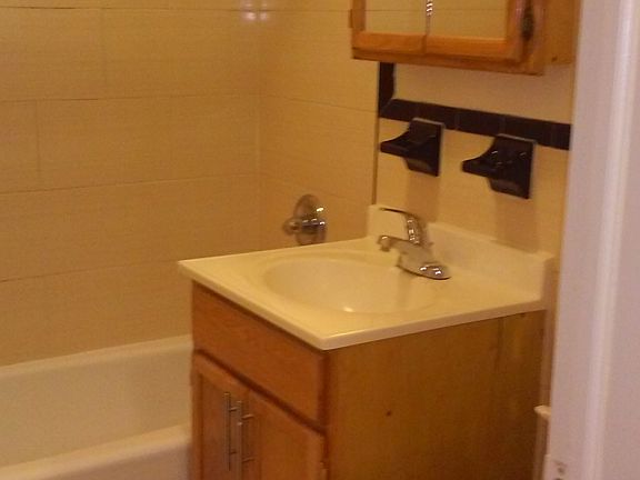 3rd image of 16633 89th Ave APT 1A