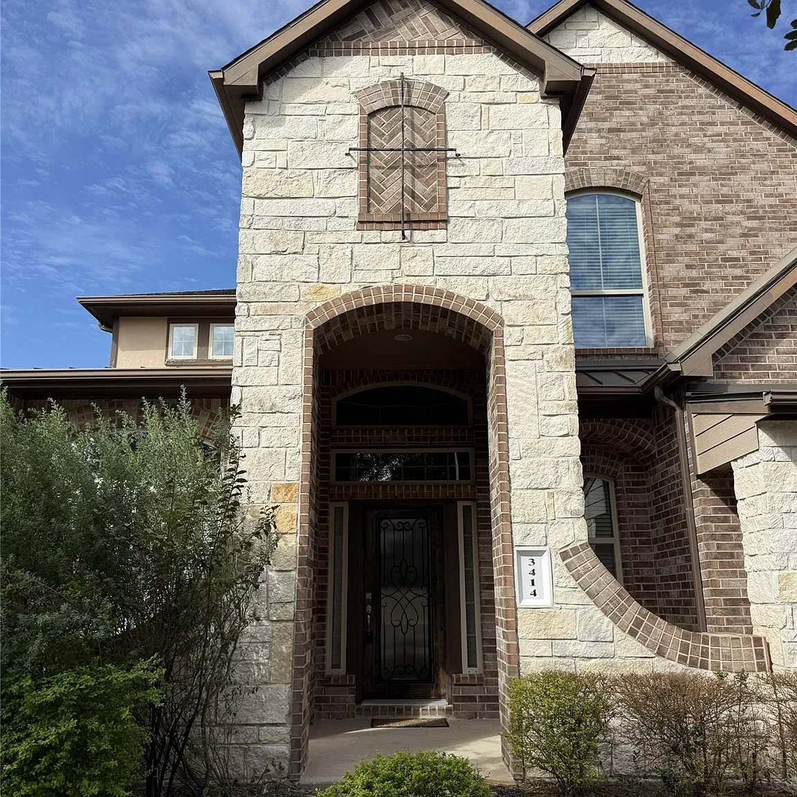 4 bed, 3.5 bath, 3332 sqft, $3,200 — Photo 2