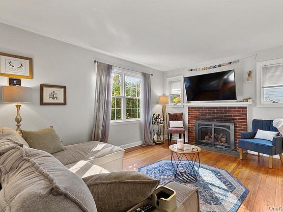 3rd image of 150 Parkview Place