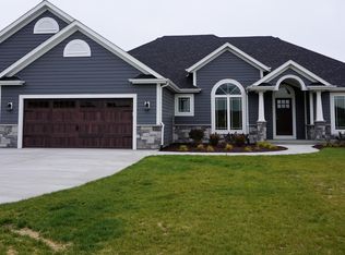 S54W30335 Kettle Ridge Ct, Mukwonago, WI 53149