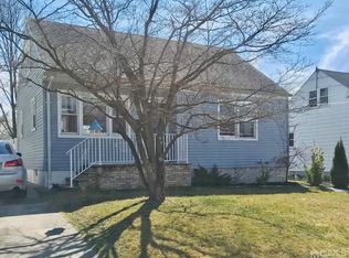 28 4th St, Sayreville, NJ 08872