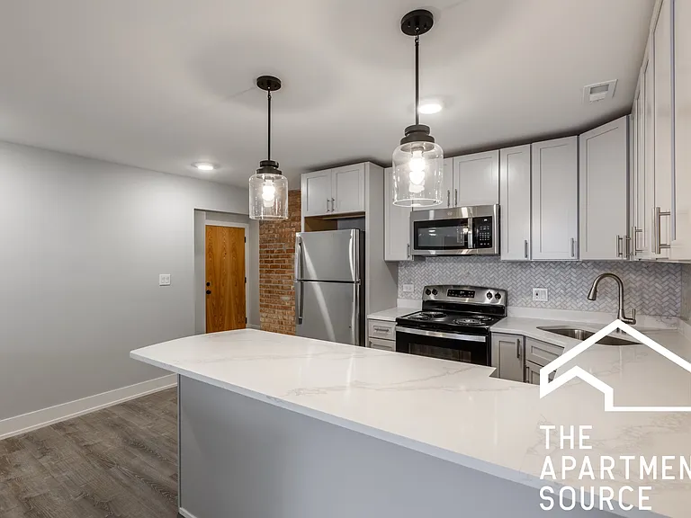1214 N La Salle Dr #F2 — Photo 3