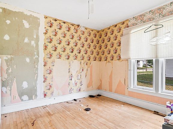 5th image of 414 Marion Ave