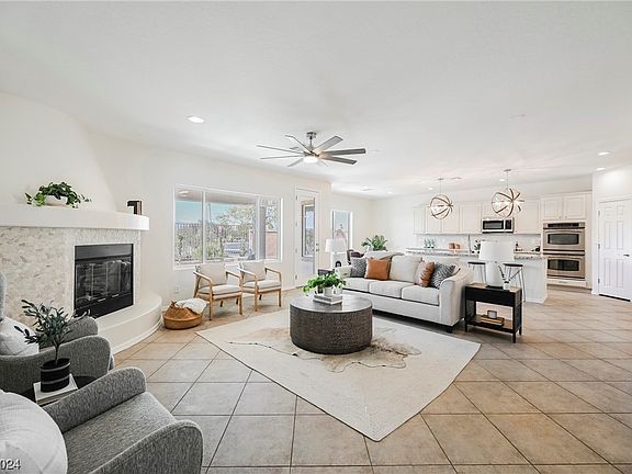 5th image of 8277 Bay Colony St