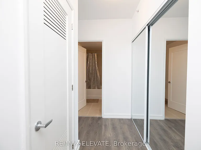75 James St S #2210 — Photo 3