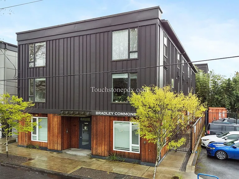 424 NE Jessup St #10 — Photo 36