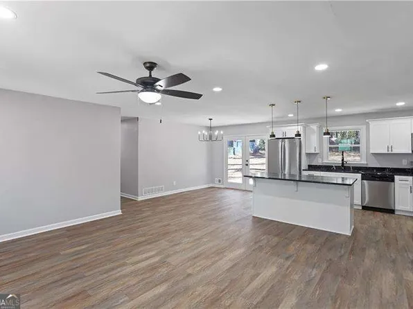 6058 Ledgewood Dr, Forest Park, GA 30297