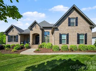 720 Farmer Mill Ln, Matthews, NC 28104