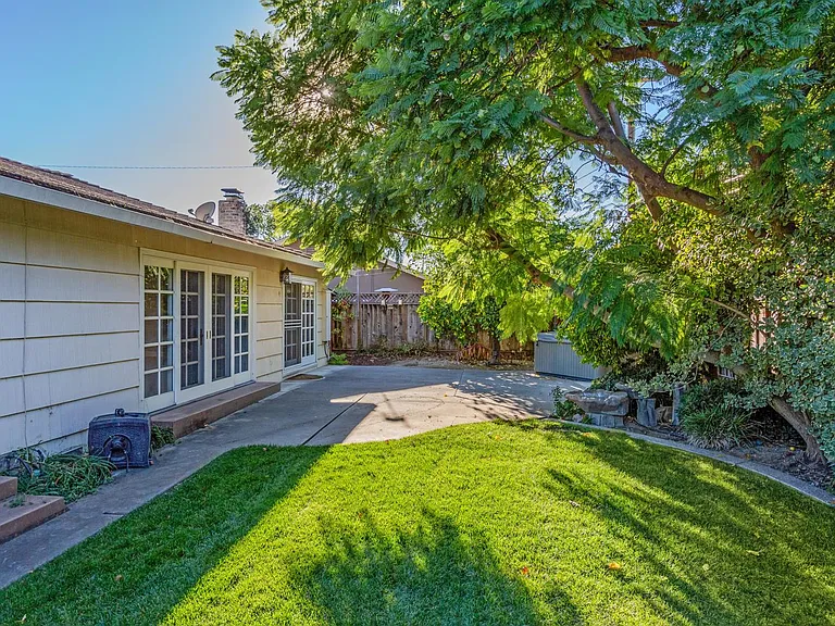 1483 Koch Ln — Photo 13