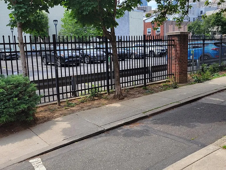 419 S Quince St — Photo 29
