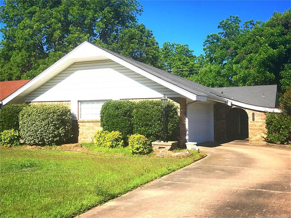 1st image of 1525 Pineywood Dr