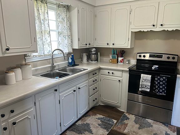 4th image of 2812 Paseo Dr