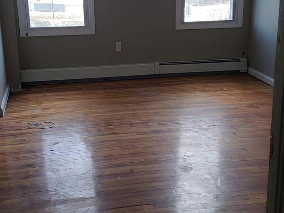 3rd image of 67 William St APT 1