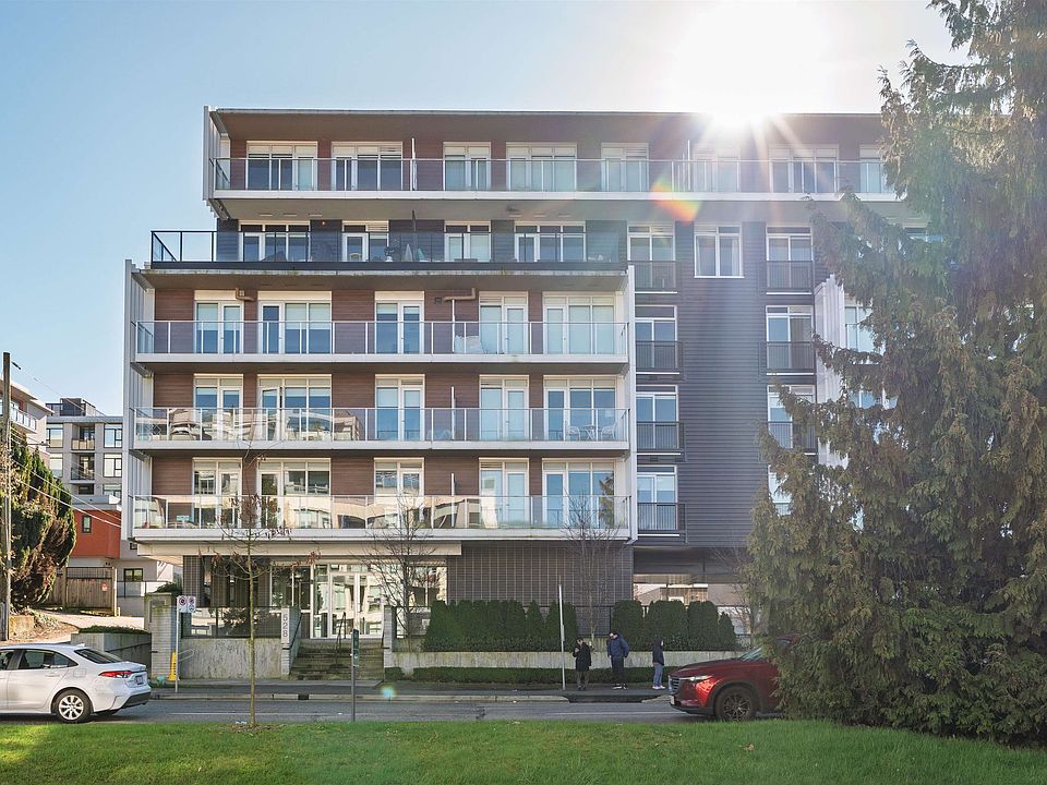 1st image of 528 King Edward Ave W #202