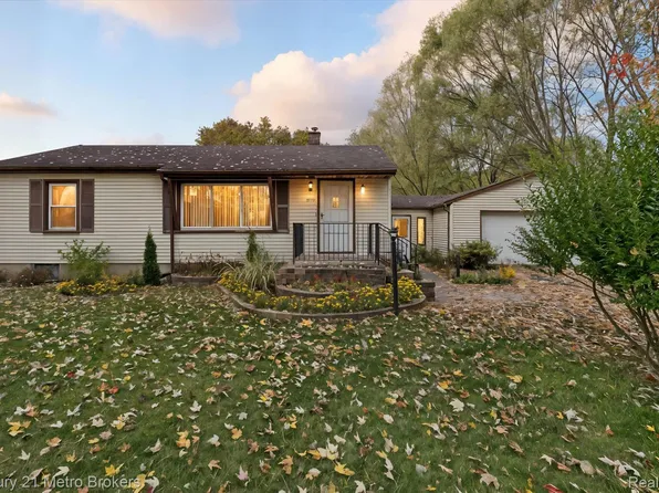 4466 S Center Rd, Burton, MI 48519