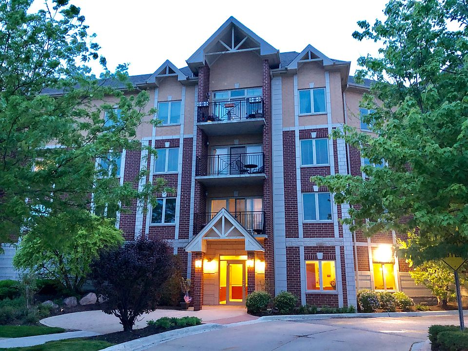 Front building entrance 