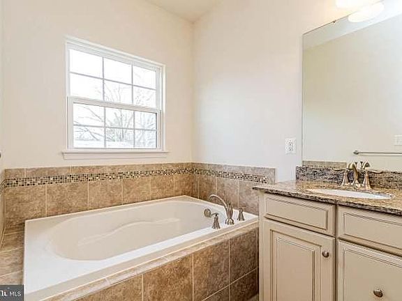 5th image of 1634 Dorothy Ln