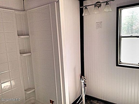 5th image of 981 E 88th St