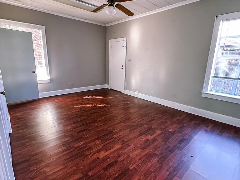 906 Julia St — Photo 3