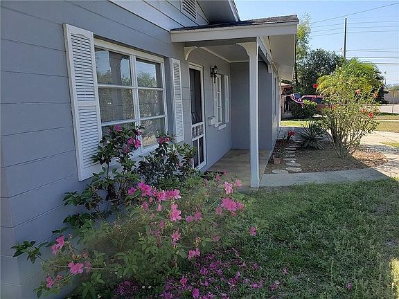 4th image of 4418 Elaine Pl