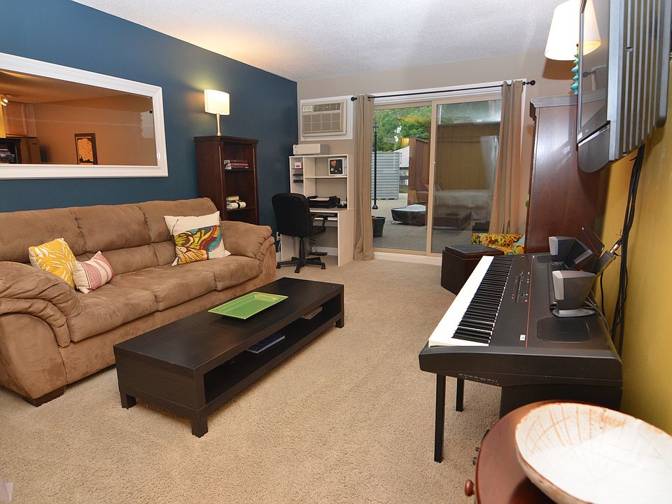 Living room & Patio
