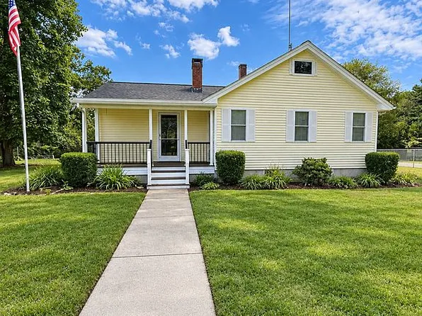 57 Morton Ave, Dartmouth, MA 02747