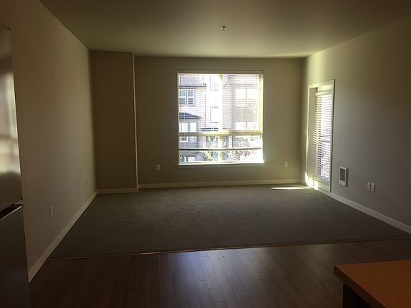 3rd image of 1050 10th Ave NE Unit 209