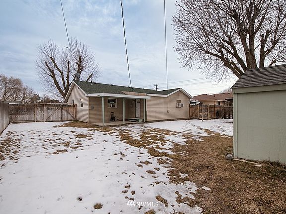 4th image of 709 S Sycamore Lane