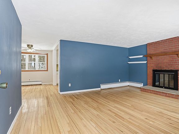 3rd image of 4 Charlemont Ct