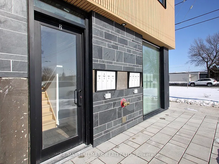2 Owen Dr — Photo 2