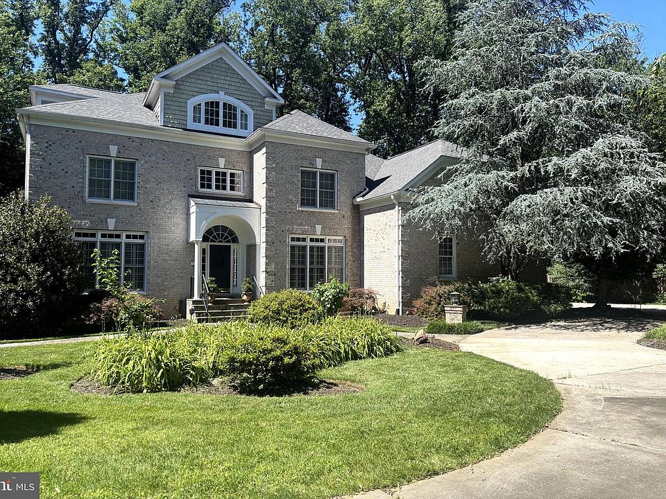 1st image of 5807 Grosvenor Ln