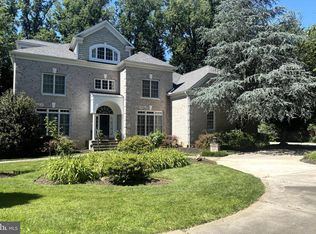 5807 Grosvenor Ln, Bethesda, MD 20814