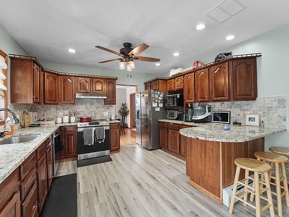 4th image of 1124 Anna Maria Dr