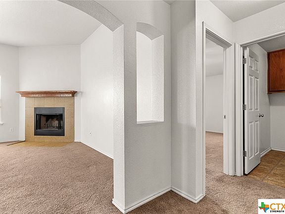 4th image of 1101 Dixon Cir