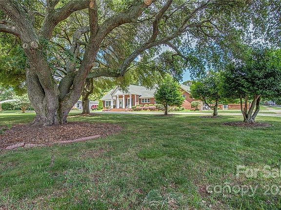 3rd image of 3138 Imperial Dr