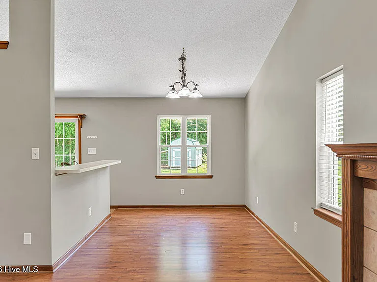304 Gaston Ct — Photo 7