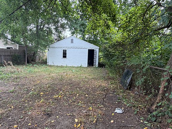 3rd image of 17878 Albion St