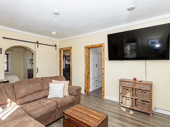 3rd image of 445 Laurel St