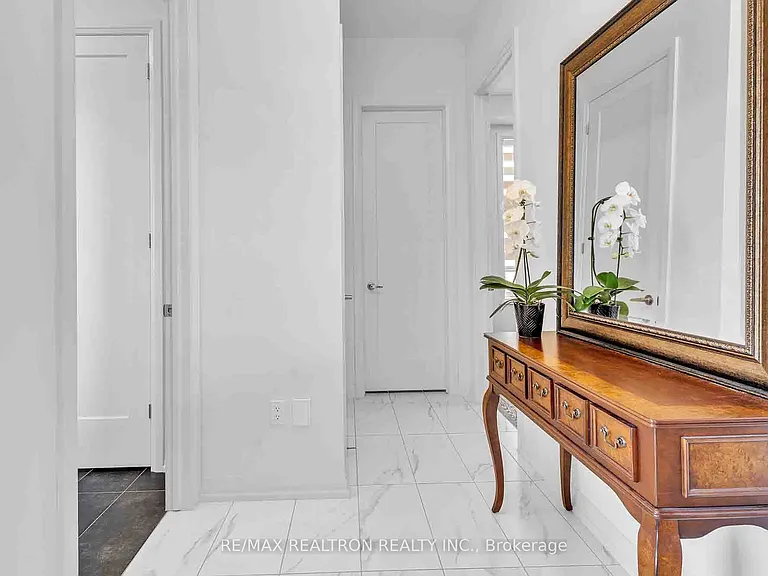 32 Bellflower Cres — Photo 6