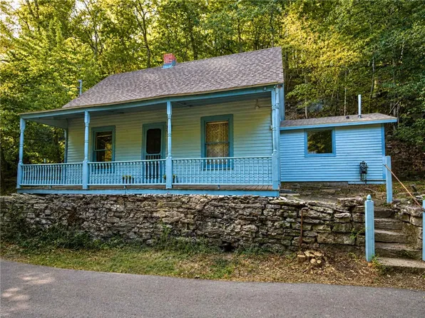 23 Douglas St, Eureka Springs, AR 72632