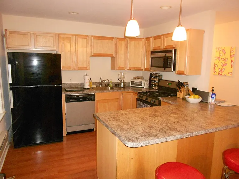 4822 Roland Ave #2 — Photo 4