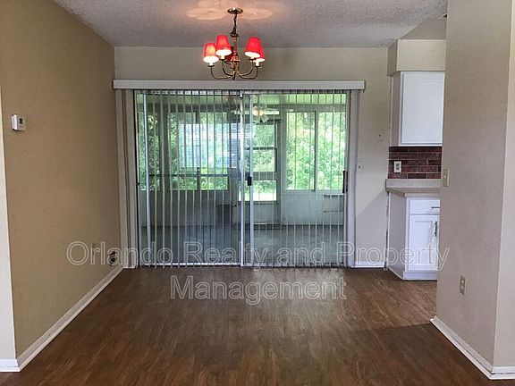 4th image of 7024 Chaucer Ln