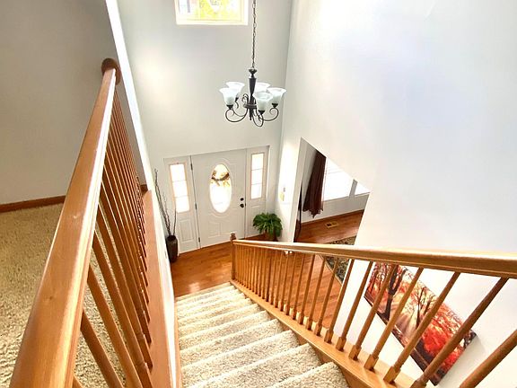 2nd image of 439 Kingston Cir