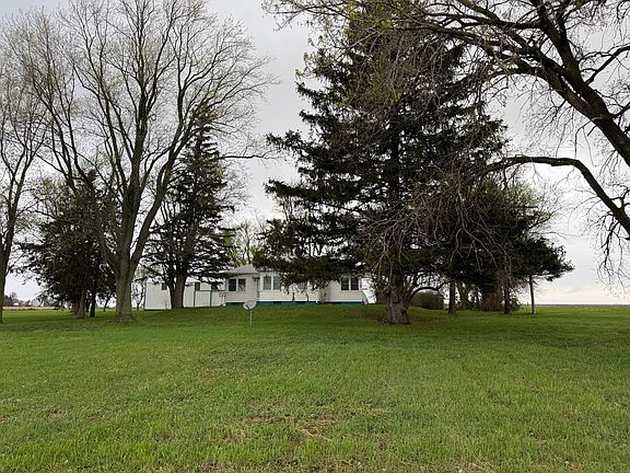 3rd image of 827 N 3450th Rd