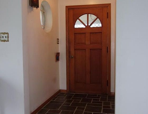 3rd image of 2424 W Manor Ave