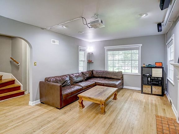 2nd image of 207 S Owen Dr