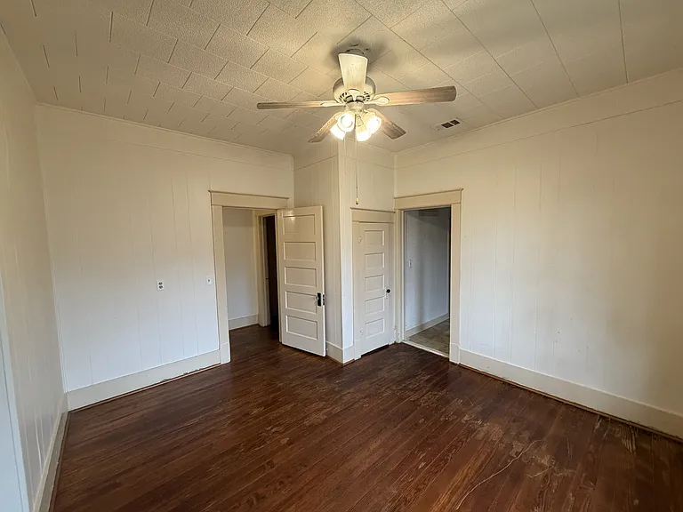 203 E Brin St — Photo 13