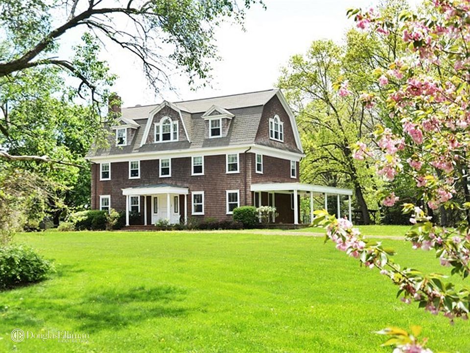 1st image of 134 Old Westbury Rd