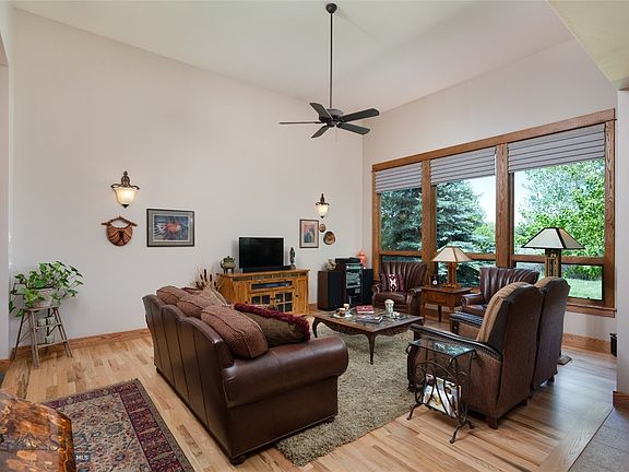 4th image of 3925 Rain Roper Dr